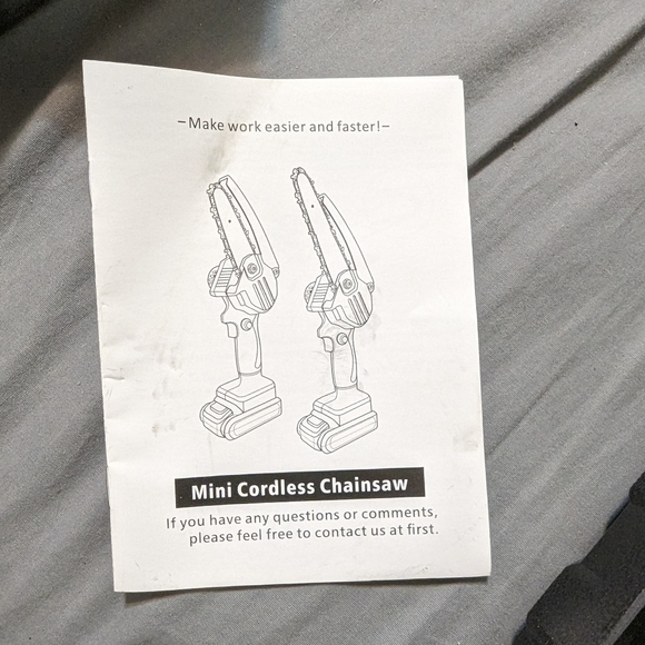 Battery powered mini chainsaw - Picture 1 of 8